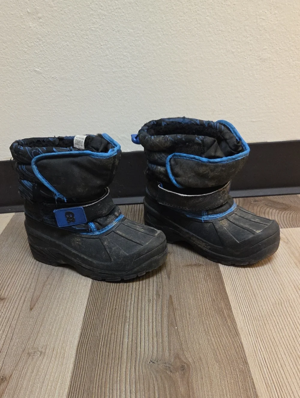 ✨️FREE ✨️Kids Black and Blue Winter Snow Boots